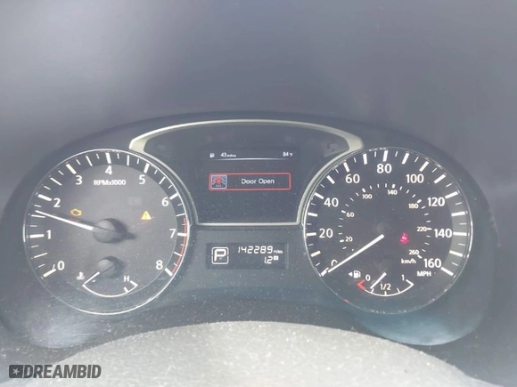 2014 Nissan Pathfinder S with VIN 5N1AR2MN2EC697622, listed as a IAAI auction lot 41561399 with 142,289 mi miles. Bid and sale history available at carsss.com. Image 7.