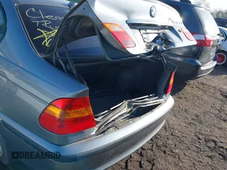2005 BMW 3 Series 325xi with VIN WBAEU33495PR16004, listed as a IAAI auction lot 41927931 with 999,999 mi miles. Bid and sale history available at carsss.com. Image 6.