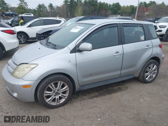 2005 Scion xA z VIN JTKKT604350106657, wystawiony jako IAAI lot #42100228 z przebiegiem 120 800 mil mil oraz . Historia ofert i sprzedaży dostępna na DreamBid. Obrazek 2.