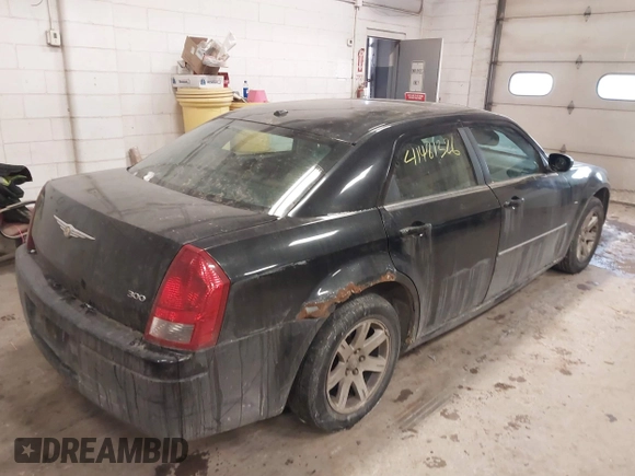 2007 Chrysler 300 with VIN 2C3LA43R17H860639, listed as a IAAI auction lot 41481326 with 163,837 mi miles. Bid and sale history available at carsss.com. Image 4.