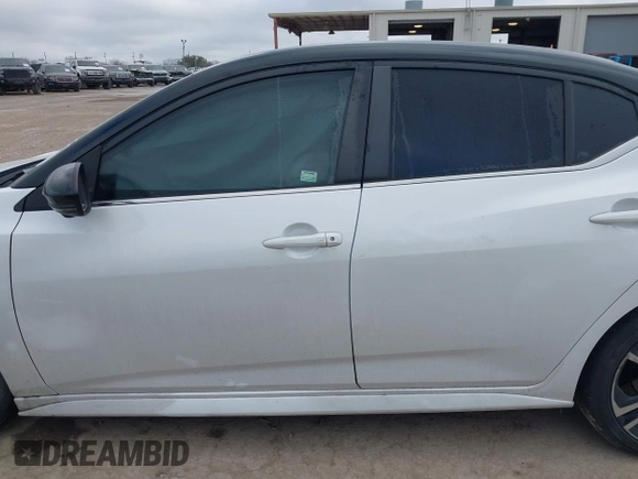2022 Nissan Sentra SR with VIN 3N1AB8DV0NY203280, listed as a IAAI auction lot 41665380 with 35,094 mi miles. Bid and sale history available at carsss.com. Image 14.