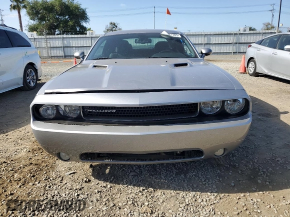2014 Dodge Challenger R/T z VIN 2C3CDYBT2EH101684, wystawiony jako Copart lot #53581785 z przebiegiem 159 637 mil mil oraz Szkoda całkowita • Salvage title. Historia ofert i sprzedaży dostępna na DreamBid. Obrazek 5.