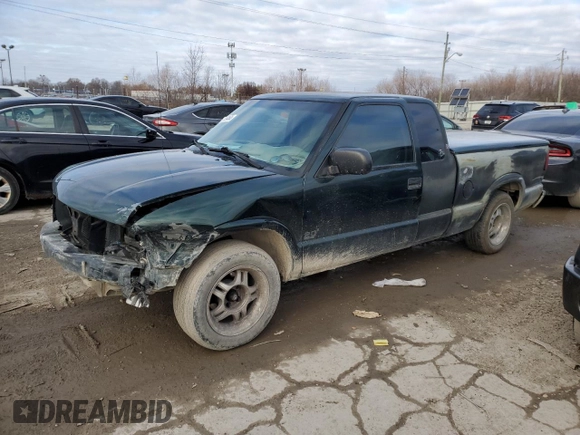 2001 GMC Sonoma SLS 1SG z VIN 1GTCS19W318247147, wystawiony jako Copart lot #83135464 z przebiegiem 292 056 mil mil oraz Szkody całkowita. Historia ofert i sprzedaży dostępna na DreamBid. Obrazek 1.