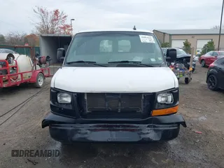 2017 GMC Savana Cargo z VIN 1GTW7AFF8H1130346, wystawiony jako IAAI lot #40884442 z przebiegiem 146 914 mil mil oraz . Historia ofert i sprzedaży dostępna na DreamBid. Obrazek 13.