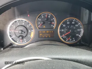 2015 Nissan Armada SV z VIN 5N1BA0ND1FN613558, wystawiony jako Copart lot #56204725 z przebiegiem 121 129 mil mil oraz Czysty tytuł • Clean title. Historia ofert i sprzedaży dostępna na DreamBid. Obrazek 9.