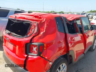 2023 Jeep Renegade Latitude z VIN ZACNJDB1XPPP68568, wystawiony jako IAAI lot #42543048 z przebiegiem 43 764 mil mil oraz . Historia ofert i sprzedaży dostępna na DreamBid. Obrazek 6.
