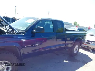 2001 Dodge Dakota Sport z VIN 1B7GG22N21S276507, wystawiony jako IAAI lot #42072844 z przebiegiem 225 874 mil mil oraz . Historia ofert i sprzedaży dostępna na DreamBid. Obrazek 6.