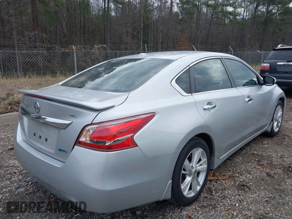 2013 Nissan Altima SV with VIN 1N4AL3AP4DC197077, listed as a IAAI auction lot 41287133 with 165,960 mi miles and . Bid and sale history available at carsss.com. Image 4.