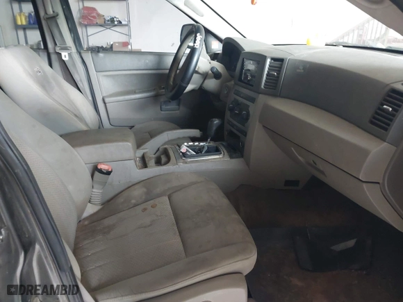 2006 Jeep Grand Cherokee Laredo with VIN 1J8GR48K76C280985, listed as a IAAI auction lot 42015127 with 257,358 mi miles. Bid and sale history available at carsss.com. Image 5.