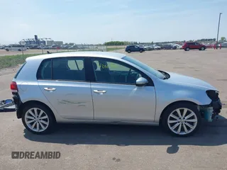 2014 Volkswagen Golf TDI w/Sunroof & Nav с VIN WVWNM7AJ9EW007463, выставлен на аукционе IAAI как лот 42211804 с пробегом 62 381 миль миль и . История ставок и продаж доступна на DreamBid. Изображение 14.