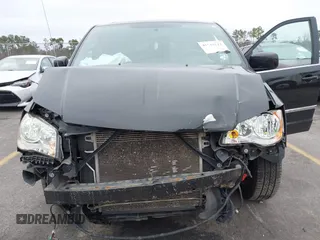 2014 Chrysler Town & Country Touring with VIN 2C4RC1BG6ER438646, listed as a IAAI auction lot 41535122 with 139,866 mi miles. Bid and sale history available at carsss.com. Image 6.