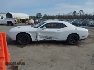 2016 Dodge Challenger SXT z VIN 2C3CDZAG6GH263508, wystawiony jako IAAI lot #41587297 z przebiegiem 119 114 mil mil oraz . Historia ofert i sprzedaży dostępna na DreamBid. Obrazek 14.