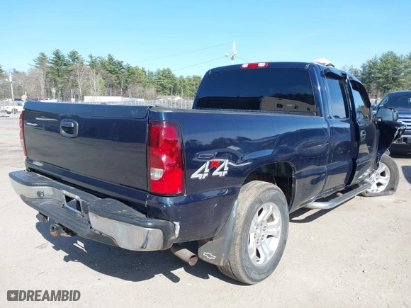 2006 Chevrolet Silverado 1500 LT1 with VIN 1GCEK19V46Z197439, listed as a IAAI auction lot 41951363 with 85,043 mi miles. Bid and sale history available at carsss.com. Image 4.