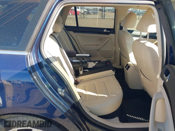 2014 Volkswagen Jetta TDI w/Sunroof & Nav с VIN 3VWPL7AJ3EM619215, выставлен на аукционе IAAI как лот 41868823 с пробегом 131 429 миль миль и . История ставок и продаж доступна на DreamBid. Изображение 8.