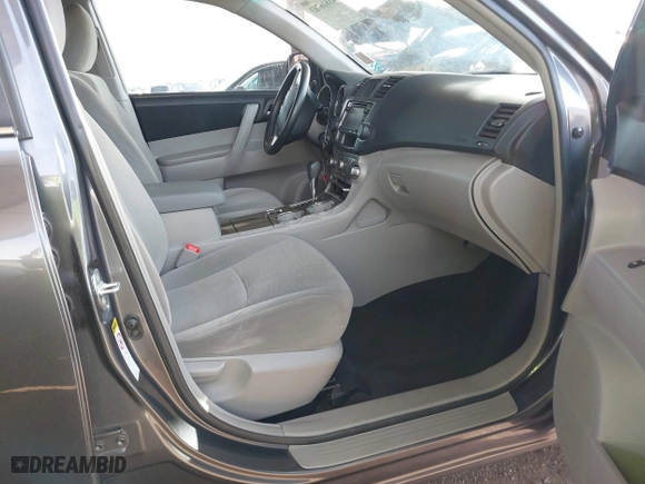 2013 Toyota Highlander with VIN 5TDZK3EH0DS134334, listed as a IAAI auction lot 41816783 with 197,707 mi miles. Bid and sale history available at carsss.com. Image 5.