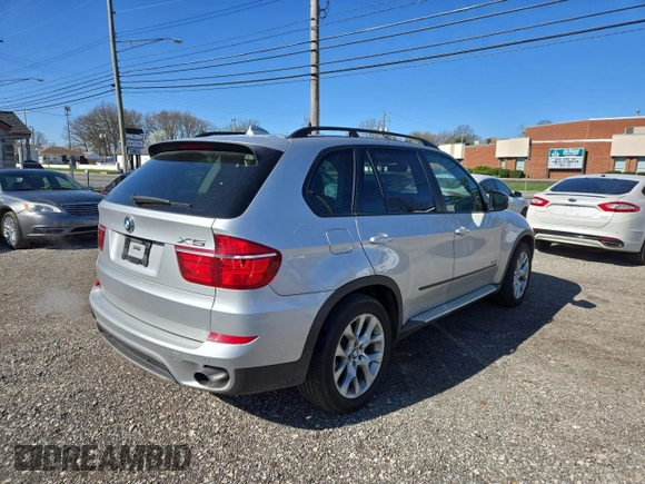 2011 BMW X5 35i with VIN 5UXZV4C54BL410887, listed as a Copart auction lot 52511755 with 111,777 mi miles and Clean Title. Bid and sale history available at carsss.com. Image 4.