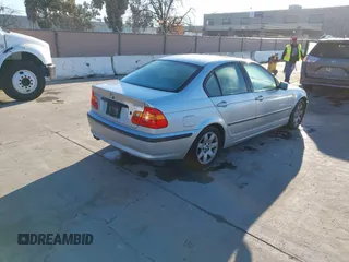 2003 BMW 3 Series 325i with VIN WBAAZ33473PH31756, listed as a IAAI auction lot 41605387 with 187,410 mi miles. Bid and sale history available at carsss.com. Image 4.