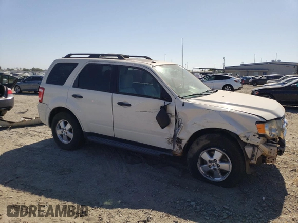 2012 Ford Escape XLT z VIN 1FMCU9DG5CKC08988, wystawiony jako Copart lot #60741765 z przebiegiem 93 114 mil mil oraz Czysty tytuł • Clean title. Historia ofert i sprzedaży dostępna na DreamBid. Obrazek 4.
