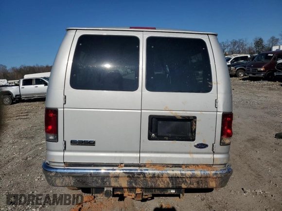 2006 Ford Econoline Passenger XL z VIN 1FBNE31L16DA53135, wystawiony jako Copart lot #45904875 z przebiegiem 174 385 mil mil oraz Szkoda całkowita • Salvage title. Historia ofert i sprzedaży dostępna na DreamBid. Obrazek 6.