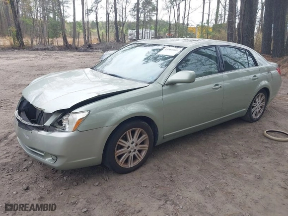 2005 Toyota Avalon XL with VIN 4T1BK36B55U033424, listed as a IAAI auction lot 41954652 with 231,640 mi miles. Bid and sale history available at carsss.com. Image 2.