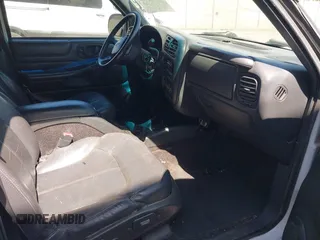2001 Chevrolet Blazer LT с VIN 1GNCS13W412187723, выставлен на аукционе IAAI как лот 42189626 с пробегом 223 332 миль миль и . История ставок и продаж доступна на DreamBid. Изображение 5.