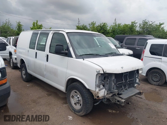 2013 Chevrolet Express Cargo z VIN 1GCWGFBA5D1110640, wystawiony jako IAAI lot #42177906 z przebiegiem 204 672 mil mil oraz . Historia ofert i sprzedaży dostępna na DreamBid. Obrazek 1.