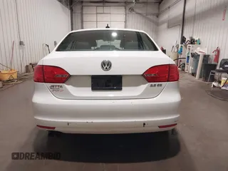 2011 Volkswagen Jetta SE z VIN 3VWDZ7AJ9BM323290, wystawiony jako IAAI lot #41877681 z przebiegiem 115 307 mil mil oraz . Historia ofert i sprzedaży dostępna na DreamBid. Obrazek 17.