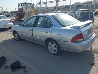 2002 Nissan Sentra GXE z VIN 3N1CB51DX2L663011, wystawiony jako IAAI lot #42533399 z przebiegiem 176 956 mil mil oraz . Historia ofert i sprzedaży dostępna na DreamBid. Obrazek 3.
