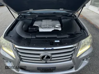 2013 Lexus LX 570 z VIN JTJHY7AX8D4089490, wystawiony jako Copart lot #76832954 z przebiegiem 203 267 mil mil oraz Czysty tytuł • Clean title. Historia ofert i sprzedaży dostępna na DreamBid. Obrazek 7.