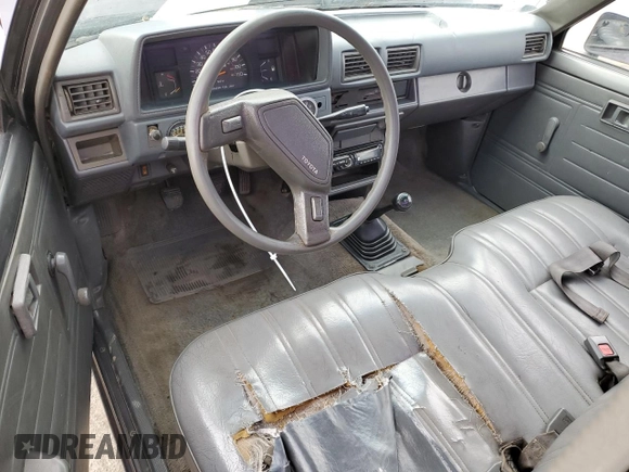 1988 Toyota Pickup z VIN JT4RN50R1J5149025, wystawiony jako Copart lot #41651215 z przebiegiem 263 997 mil mil oraz Szkoda całkowita • Salvage title. Historia ofert i sprzedaży dostępna na DreamBid. Obrazek 8.