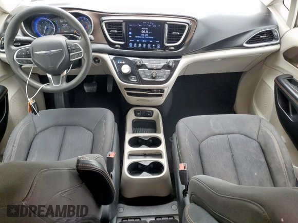 2017 Chrysler Pacifica Touring with VIN 2C4RC1DGXHR577647, listed as a Copart auction lot 57860695 with 138,936 mi miles and Clean title. Bid and sale history available at DreamBid. Image 8.