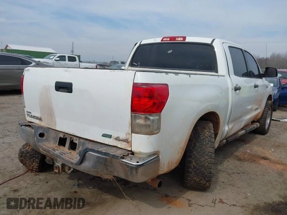 2013 Toyota Tundra z VIN 5TFDW5F13DX275744, wystawiony jako IAAI lot #41689927 z przebiegiem 259 732 mil mil oraz . Historia ofert i sprzedaży dostępna na DreamBid. Obrazek 4.