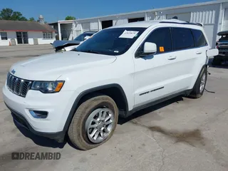 2018 Jeep Grand Cherokee Laredo E z VIN 1C4RJEAG3JC430294, wystawiony jako IAAI lot #42029870 z przebiegiem 109 437 mil mil oraz . Historia ofert i sprzedaży dostępna na DreamBid. Obrazek 17.