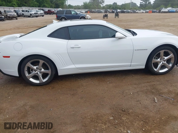 2014 Chevrolet Camaro LT z VIN 2G1FC1E39E9245413, wystawiony jako IAAI lot #42080811 z przebiegiem 88 584 mil mil oraz . Historia ofert i sprzedaży dostępna na DreamBid. Obrazek 13.