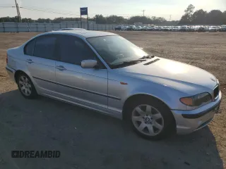 2003 BMW 3 Series 325i with VIN WBAAZ33433PH35903, listed as a Copart auction lot 71202564 with 116,302 mi miles and Clean Title. Bid and sale history available at carsss.com. Image 4.
