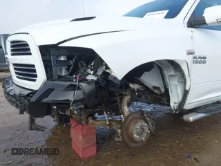 2017 Ram 1500 Night z VIN 1C6RR7MT3HS634288, wystawiony jako IAAI lot #40993931 z przebiegiem 138 341 mil mil oraz . Historia ofert i sprzedaży dostępna na DreamBid. Obrazek 6.