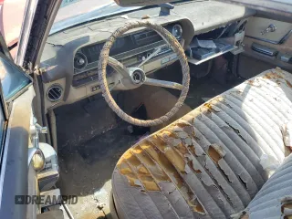 1963 Cadillac DeVille z VIN 63N073265, wystawiony jako Copart lot #58598785 z przebiegiem 79 382 mil mil oraz Czysty tytuł • Clean title. Historia ofert i sprzedaży dostępna na DreamBid. Obrazek 8.