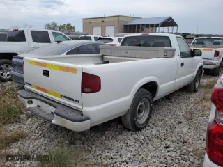 2000 Chevrolet S-10 LS with VIN 1GCCS14W6YK218696, listed as a Copart auction lot 67710344 with 106,603 mi miles and Clean Title. Bid and sale history available at carsss.com. Image 3.