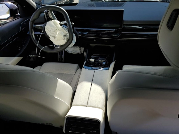 2024 BMW 5 Series 540i xDrive with VIN WBA63FJ0XRCS21259, listed as a Copart auction lot 84706904 with 0 mi miles and Salvage Title. Bid and sale history available at carsss.com. Image 8.