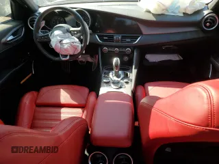 2022 Alfa Romeo Giulia Veloce z VIN ZARFANBN0N7659259, wystawiony jako Copart lot #51036795 z przebiegiem 13 636 mil mil oraz Szkody całkowita. Historia ofert i sprzedaży dostępna na DreamBid. Obrazek 8.