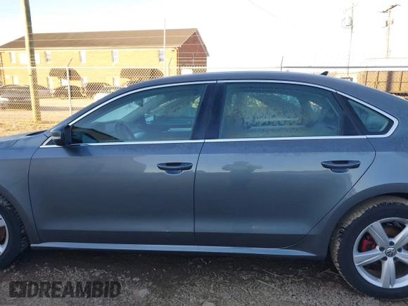 2013 Volkswagen Passat SE z VIN 1VWBP7A38DC123620, wystawiony jako IAAI lot #41275310 z przebiegiem 96 425 mil mil oraz . Historia ofert i sprzedaży dostępna na DreamBid. Obrazek 13.
