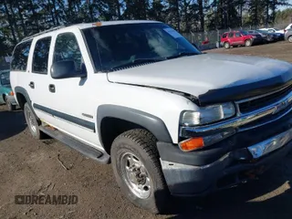 2000 Chevrolet Suburban LT with VIN 3GNGK26U9YG200551, listed as a IAAI auction lot 41527081 with 269,980 mi miles. Bid and sale history available at carsss.com. Image 1.