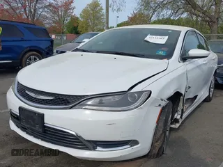 2015 Chrysler 200 Limited z VIN 1C3CCCAB5FN570775, wystawiony jako IAAI lot #42115365 z przebiegiem 166 975 mil mil oraz . Historia ofert i sprzedaży dostępna na DreamBid. Obrazek 2.