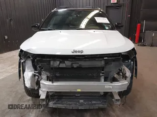 2023 Jeep Compass (RED) Edition z VIN 3C4NJDCN5PT536179, wystawiony jako IAAI lot #41621950 z przebiegiem 17 830 mil mil oraz . Historia ofert i sprzedaży dostępna na DreamBid. Obrazek 13.