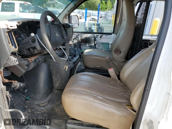 2013 Chevrolet Express Cargo z VIN 1GCWGFCA0D1127084, wystawiony jako Copart lot #53928134 z przebiegiem 510 411 mil mil oraz Nie do naprawy • Non repairable. Historia ofert i sprzedaży dostępna na DreamBid. Obrazek 7.