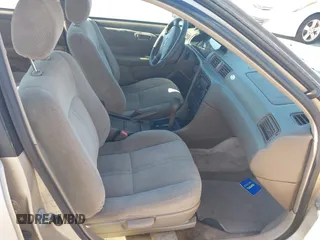 2001 Toyota Camry CE with VIN 4T1BG22K81U075419, listed as a IAAI auction lot 41994243 with 176,157 mi miles. Bid and sale history available at carsss.com. Image 5.