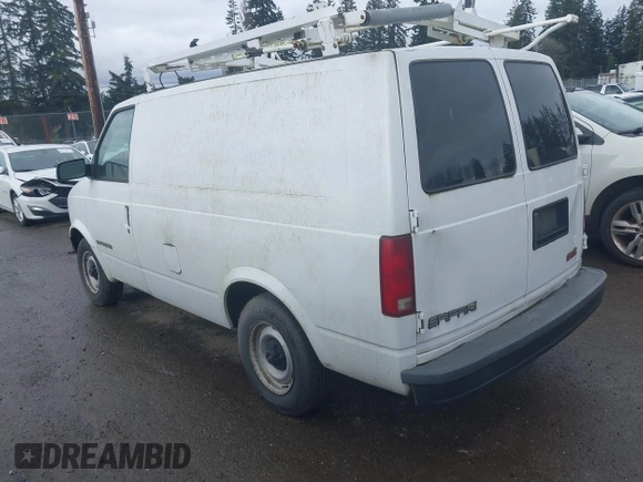 2000 GMC Safari Cargo with VIN 1GTDL19W8YB504401, listed as a IAAI auction lot 41692852 with Not Provided miles. Bid and sale history available at carsss.com. Image 3.