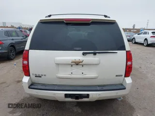 2008 Chevrolet Tahoe LTZ z VIN 1GNFK13018R177922, wystawiony jako IAAI lot #41526809 z przebiegiem 226 636 mil mil oraz . Historia ofert i sprzedaży dostępna na DreamBid. Obrazek 16.