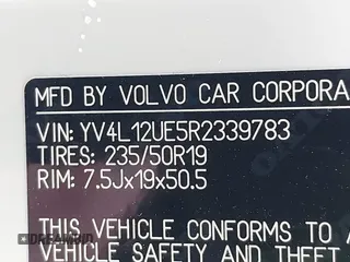 2024 Volvo XC40 Plus Bright Theme with VIN YV4L12UE5R2339783, listed as a IAAI auction lot 41054542 with 18,874 mi miles. Bid and sale history available at carsss.com. Image 9.