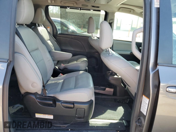 2018 Toyota Sienna XLE Auto Access Seat with VIN 5TDYZ3DC2JS930768, listed as a Copart auction lot 52964115 with 121,191 mi miles and Salvage Title. Bid and sale history available at DreamBid. Image 11.